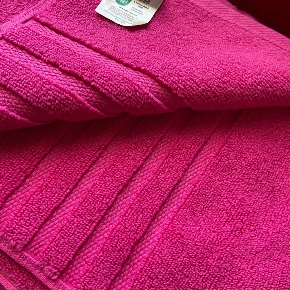 kate spade Hot Pink 1 PC Bath Towel NWT